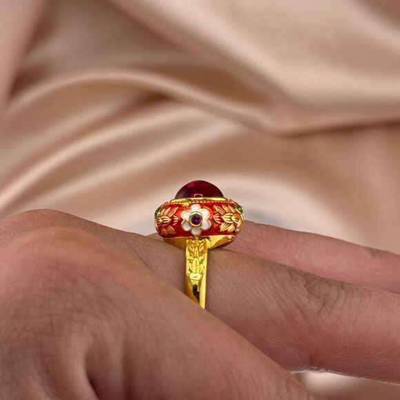 Vintage-Inspired Red Enamel Cabochon & Gold Statement Ring - Picture 8 of 8